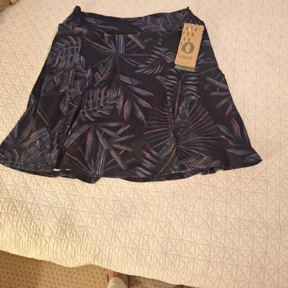 Dona Jo Black Active Skort with leaf Print